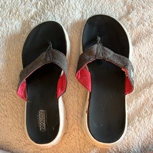 Sketchers flip-flops